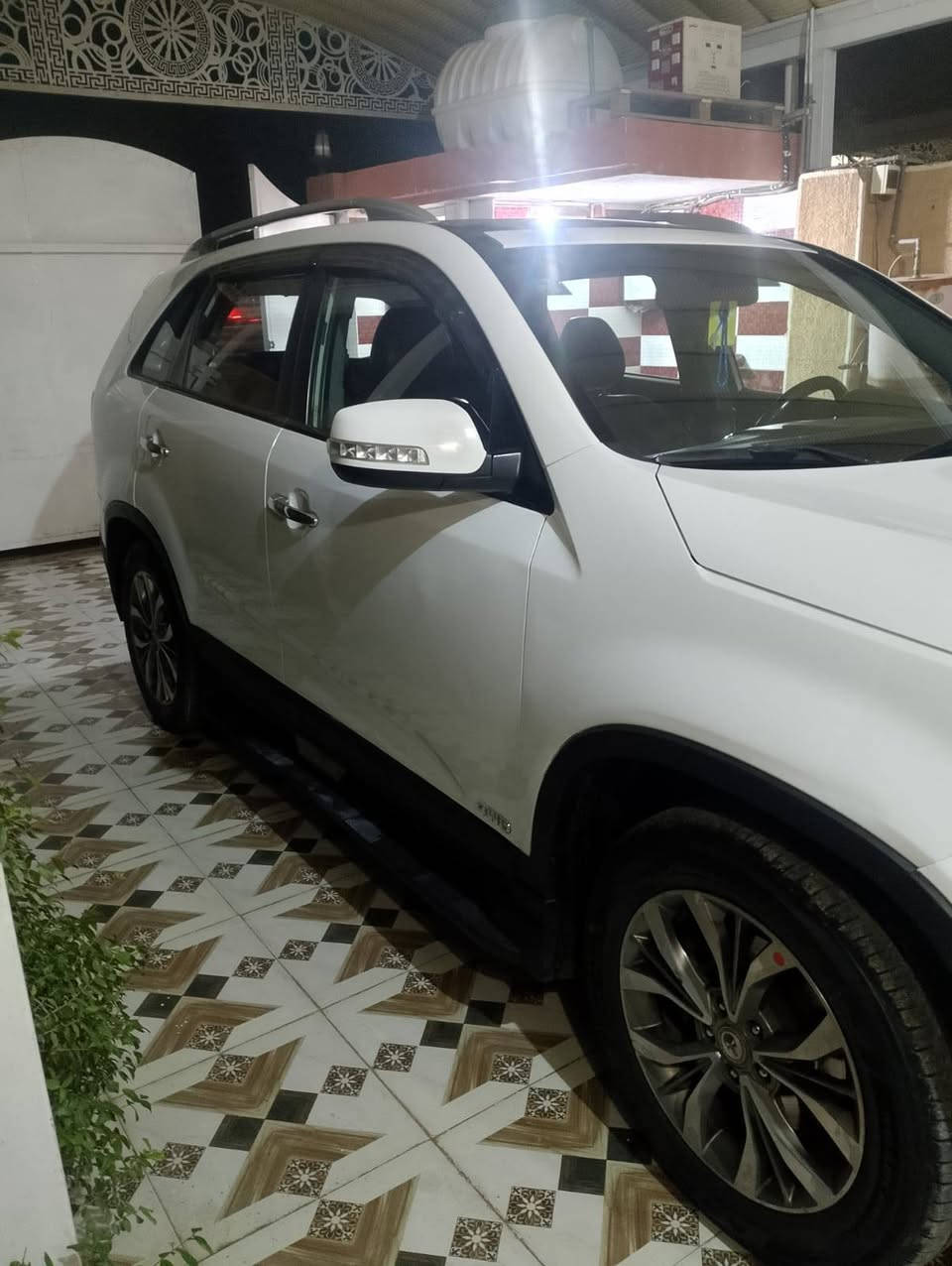 كيا سورنتو 2010 رقم انكليزي بغداد بسمي فول مواصفات كويتي السعر 155$ وبيها مجال ***********. (6سلندر)
