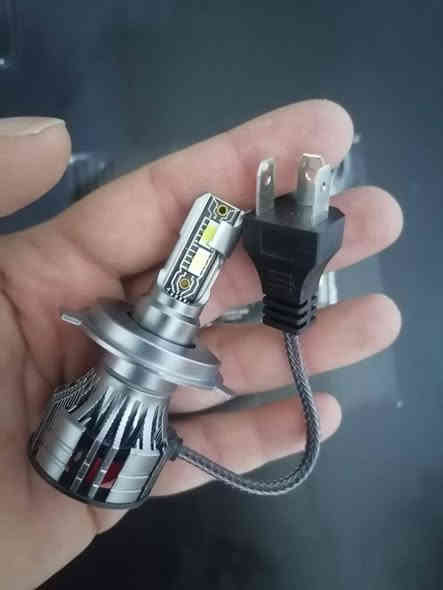 كلوب زنون ابيض ثلجي يخبل قوته ماته ٧٠ واط 
مكاني بغداد للاتصال ***********
