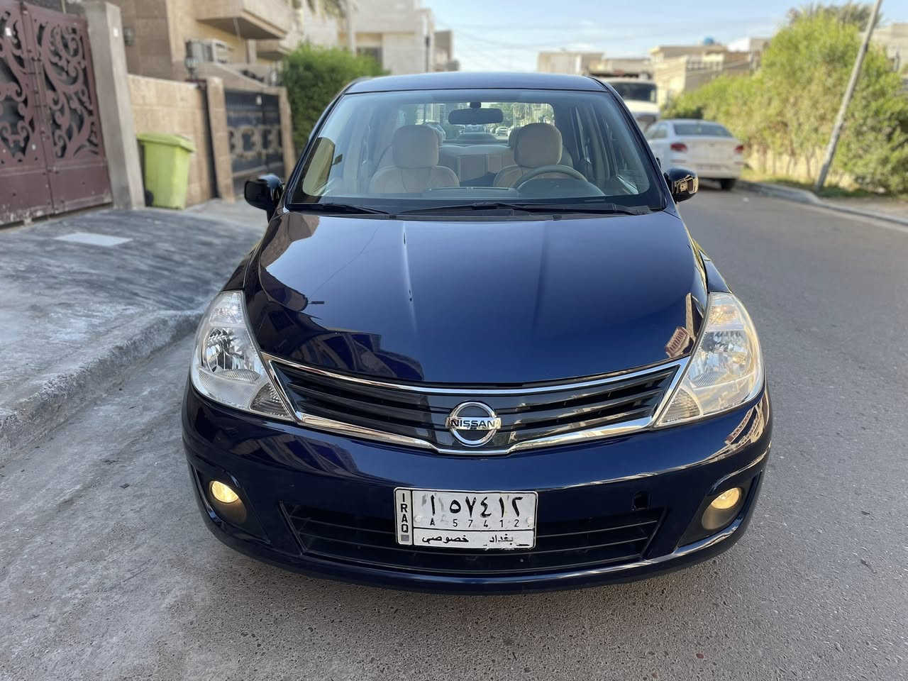 السلام عليكم للبيع فقط نيسان تيدا 2007مكسيكي مكينه 1800 سياره جديده جدا كير مكينه تبريد كهرباء صدرين امامي خلفي غرفتها جديده تخم تاير سياره على ايد وحده مصبوغه حزام جماليه سياره جاهزه متصرف عليها ابد رقم بغداد شرط التحويل السعر 74 ورقه 
بغداد الاعظميه 
‭0772 610 7882‬  اتصال فقط
