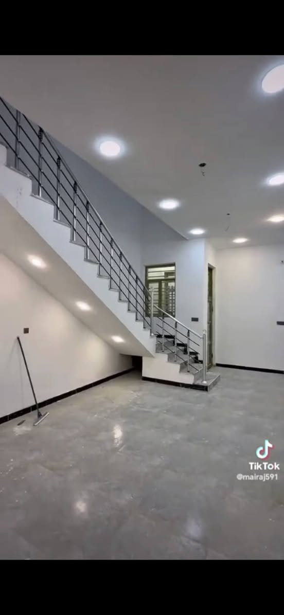 سلام عليكم بيت المساحه 120م في منطقة حجي حسن الثانيه نهايه الاربع سايدات الجمعيات قرب فله حجي حسن يتكون من استقبال وصاله ومطبخ حارباردغرفه نوم وصحيات ومناور عدد 2 وسقف صب كونكريت وبيتونه وصاله وسطح ايزوگام للإستفسار الاتصال على هذا الرقم ***********
