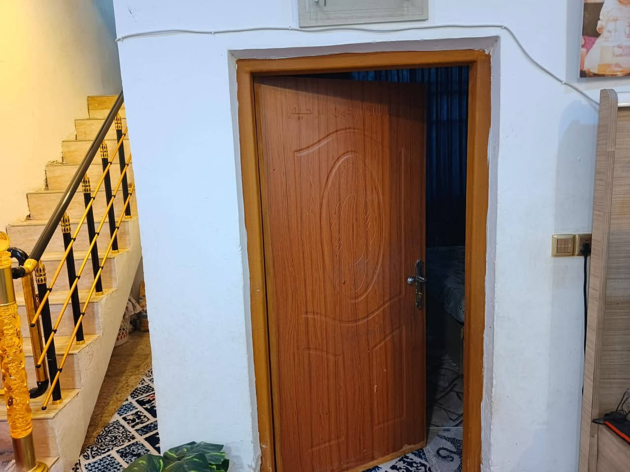 السلام عليكم مكلف بالنشر
تم اعاده النشر بسبب الوعود الكاذبه بيت طابو زراعي بناء حديث سند ٢٥  طابق واحد المساحه ١٥٠ م موقع مميز حي الصناعه الشارع المجاور لاعداديه الصناعه ( شارع حسن برغي) اول فرع على اليمين قريب جدا للشارع العام كافه الخدمات متوفره ارصفه وتبليط لباب البيت 

السعر مناسب وباقي التفاصيل 

الاستفسار ع الرقم ***********
