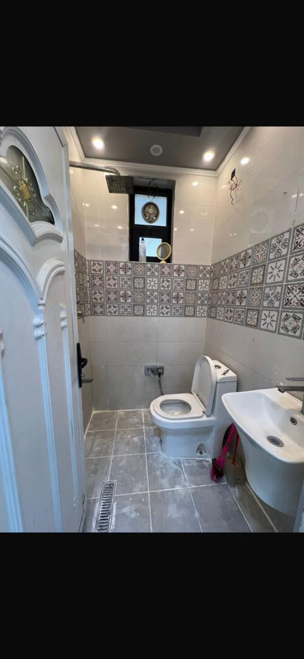 #شركة_ارض_ادم_للوساطة_العقارية
🏠 شقة للإيجار – زيونة / محلة 714 قرب شارع الربيعي

🔹 التفاصيل:

✅- الطابق: الثاني
✅- يوجد مصعد
✅- كهرباء 24 ساعة
✅- غرفتان + خدمات
✅- مطبخ وصاله

📞 للاستفسار والاتصال:

***********

***********
