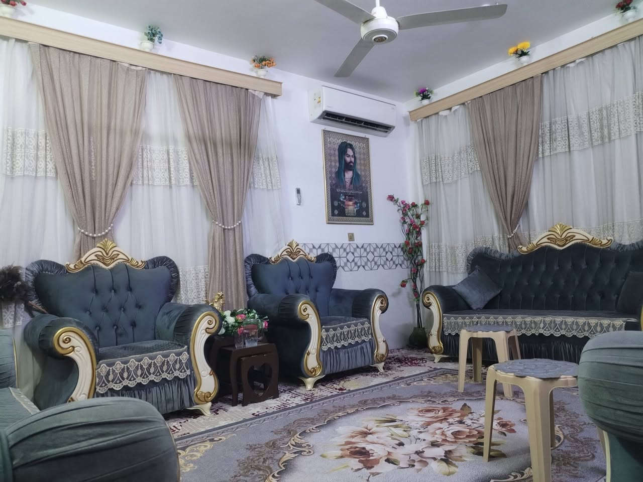 آلُـۜسـۨۚ(✋)ــِۖلُأمٌ ؏ـليۜـ(💜)ـكـۜم وݛحـٍّْـٍّْ⁽😘₎ـٍّْمهہ الًـًٍۖـٍـٍۖ(☝)ٍۖـًٍٍٍّـًٍلۖهًٍۖۂ وبـۗـۗـۗـۗـۗـۗركۧۧــۧۧۧۧۧـۗـۗ(ۗ😇)ـۗـۗاتهۂ 
تحطيم الاسعار تفليش وبلاش عمي شعارنا الـــــثقة.... الى عشاااق الطابوووو صررف دااار للبيع طابووووو صرف على طريق الحامية. مقابل الملعب والمدارس المتفوقين. خمس خطوات من الشارع العام......مقابل حي الأطباء.. الدار فووول درجه اولى مساحه الدار الكلية واقع حال اكثر من 500متر. بلسند. 207.متر الدار طابقين متكون من خمس غرف نوم. وصالتين وصحيات بلداخل وخارج اربع مجمعات صحية.. وتجي وشوف بنفسك واستقبال ومطبخ. وحديقة انواع الورد 🌹يوجد فيها. وانواع الفسائل النخيل... وكراج للسيارة يحوي اكثر من خمس سيارات. وحديقة مرتبة كما موضح.... السعر مع الاثاث...
 400مليون وبي مجال.
ملاحظة.الدار جاهز من كلشي.تجي وتكعد...للتوضيح...حتى الكهرباء.اربع خطوط اي استفسار اتصل ***********
***********
لسنا الوحدين ولكننا الافضل
