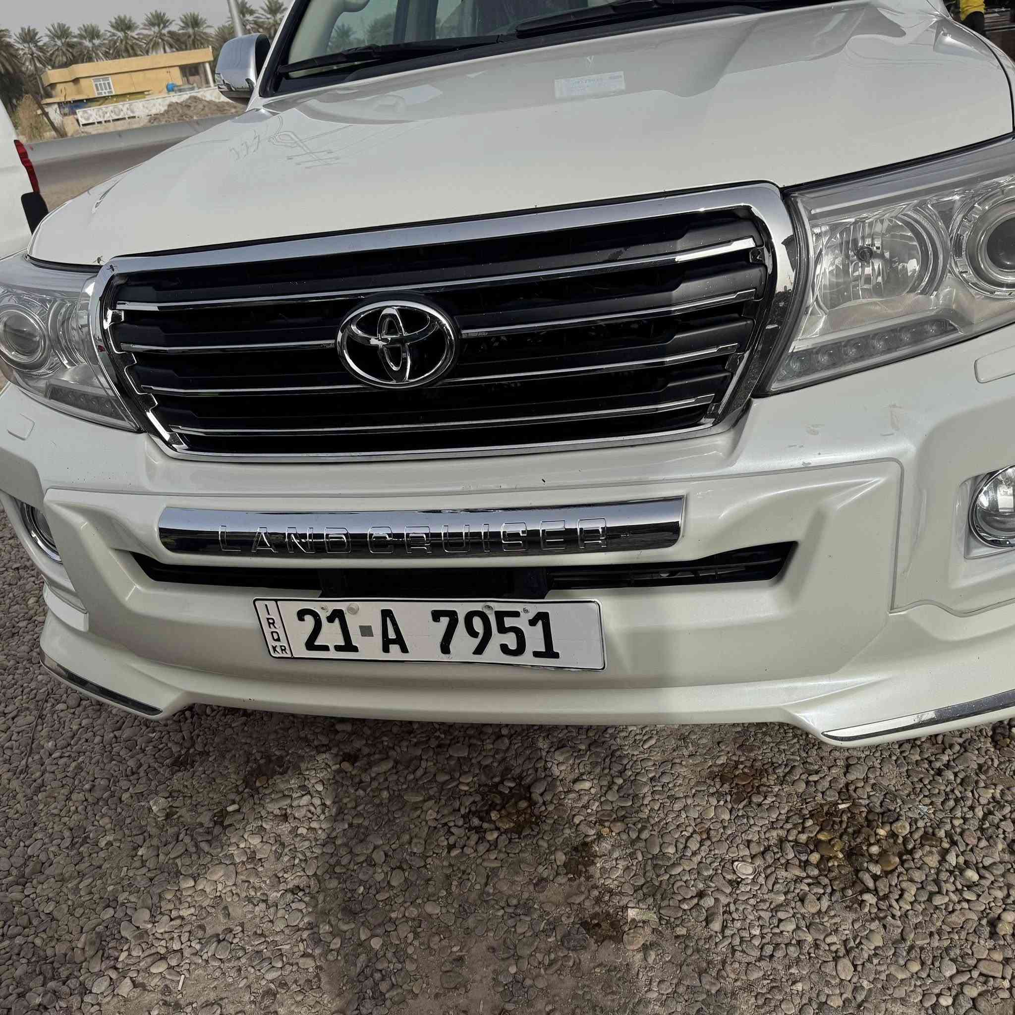 لاندكروز خليجي فطيم 
موديل 2015 
ماشي 130 الف 
مكفوله من صبغ او بارد 
محرك 6 سلندر 
8 ايرباك 
رقم سياره سليمانيه 
مكان سياره بغداد 
تلفون ***********
