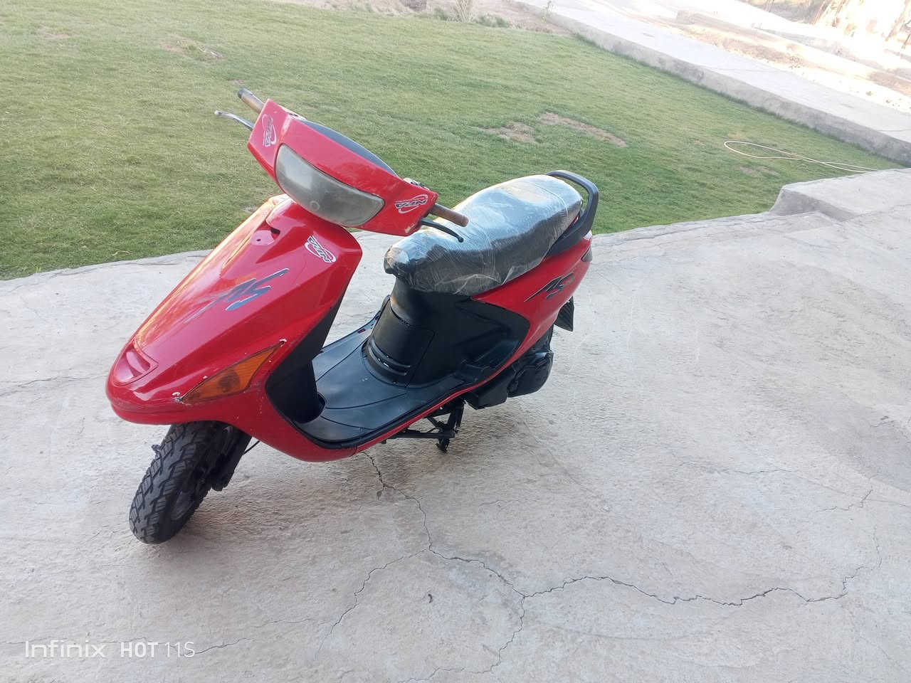 السلام عليكم متاح دراجه فراشه   ياباني الدراجه جديده حيل
كامله مانقصه برغي مكينه بلجيس اتكتك اتكتك حيل ناعمه شلعه معدل فوول  
كهرباءيات كامله سلف هندر لايت عالي ناصي هورن  اشاير وره كدام كله شغال 
دبلات فوول زوج تايرات جدد     السعر  325  وبيه مجال للشراي للستفسار الاتصال *********** مكاني بلقاسم تحياتي مستعجل ع بيعته
