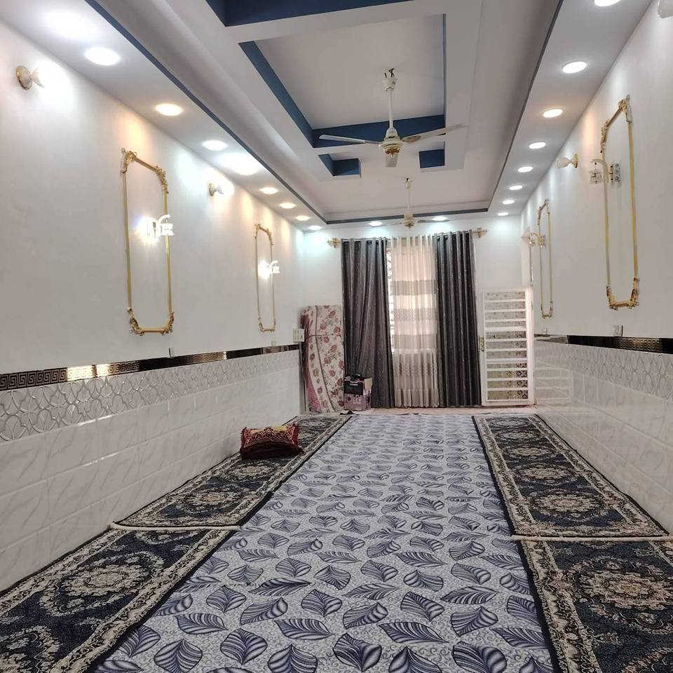 بيت مساحه 500متر شغل جناي
✅  بيت مرقم ومشمول بقرار التطويب 
(((يعلان مكتب لاخوين للعقار))) 
موقع /نجف 🏡
مقابيل قريت الغدير 

البناء 🏡 ***********
غرفتتين / صاله 12م/ يوجد بيه ثنين مطابخ حار وبارد سقبال 12 م/ 2 حمامات في اداخل / واخرج 4 / بناه درجه واله نزالت البيت كله 
بناء مرتب/ اساس + سقف كونكريت + طابوك

ألخدمات
ماء/كهرباء/مدارس/سوق/تبليط/لحد الباب النجف, العراق
