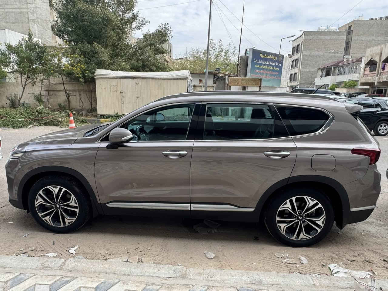 هيونداي سنتافي 2020 خليجي HTRAC
ماشية 87 الف كيلو متر ( قابل للزيادة )
مواصفات السيارة 
كشنات جلد جوزي قرميد
دشبول جلد + صاج 
6 سنلدر محرك 3500 دوش
نضام الدفع  (فورويل) 4 ويل
لايتات زينون عالي ناصي + بلوجكترات زنون + لد نهاري 
بك لايت LED
حساس امامي وخلفي
رادار جانبي + مري شفط + اشاير بل مري + مري قلاب 
كشنات امامية كهرباء + جلد + تدفئه وتبريد + خزن ميموري للسايق
سستم صوت 
دشبول جلد ومطعم صاج بلاد  + دشبول متغير المودات
صندوك كهرباء + ذكي
4 كامرات
بصمة 
بانوراما
سقف كنتاره اسود
7 راكب
شفتات استيرن
كروس سرعة
شاحن واير ليس
سايد بريك كهرباء
نظام اوتو هولد
4 وضعيات قيادة 
نظام ترحيب عند الاقتراب
بردات ابواب خلفية 
حساس مطر
شاشة  نفكيشن
12 ايرباك
مانع انحدار
مانع انزلاق
تبريد شاشة + 3 قطع تبريد
مراية اوتو دم + بوصلة
ثلاجة 
شادلها داش كام امامي خلفي
السيارة من الصفر لحد هسه دهن صيانة بل شركة
قبل شهر مبدل صدر كامل دبلات + تخم تاير كوري 
مكفولة 
السعر : 28,000 $ ( 43,000,000  )
تفاصيل اكثر 
7838727232
7729727232  
وات ساب


**إذا كنت صاحب هذا الإعلان وتريد حذفه لأي سبب، رجاءا أرسل رسالة إلى الدعم الفني**