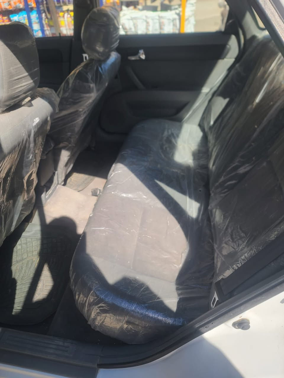 سلام عليكم 
اوبترا موديل 12 كير عادي رقم شمالي سيارة بيه صبغ نص جاملغ ونص باب سياره جديده السعر 73 وبيه مكان بغداد ألشعب سوق شلال الاتصال ***********
