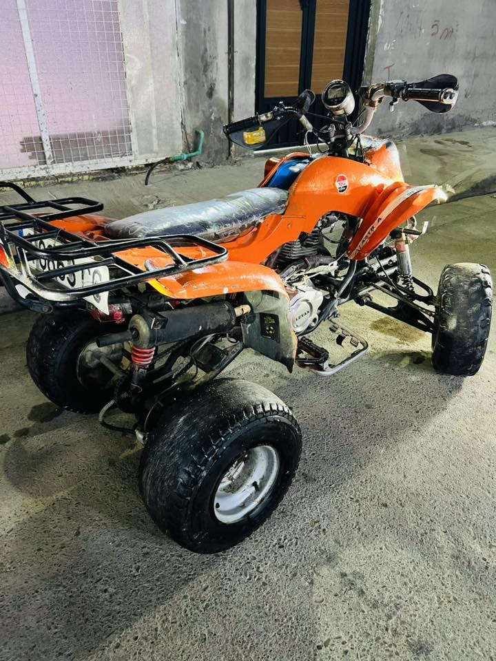 دراجة رباعية بانزين كير عادي خمس نمر كير ومحرك خير من الله  السعر 450 وبيهة مجال لستفسار ***********
