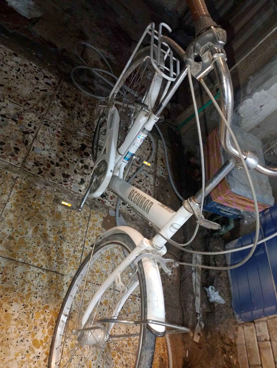 سلام عليكم بيسكل لبيع
***********
