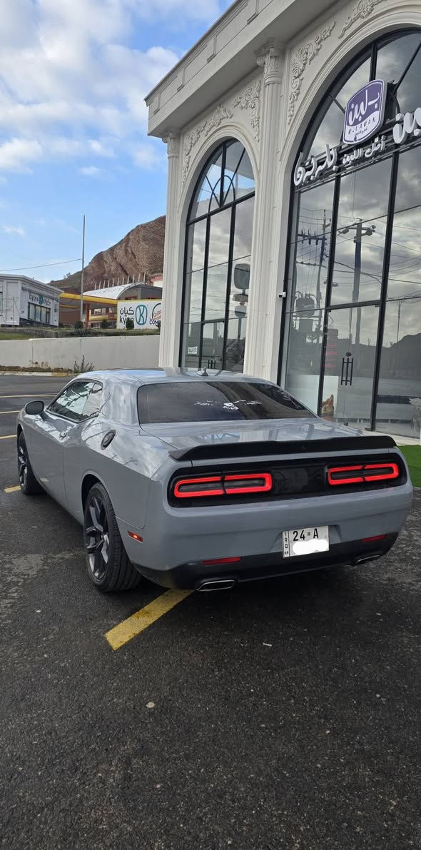 جالنجر 2022 GT PLUS BLACK EDITION 
جي تي بلس بلاك ايدشن 
ماشية 30 الف فقط 
6 سلندر تو ويل 

رادار جانبي ( نقطة عمياء )
سوبر تراك باك 
شفتات
كشنات كنتارا مع تدفئة وتبريد 
دشبول جلد مع تطريز 
ستيرن تدفئة 
كشن وستيرن خزن ميموري 
شاشة كبيرة مع ناڤيكيشن وابل كار بلي 
ستيرن تدفئة 
تشغيل عن بعد 
سستم سماعات ALPINE
سبورت مود 
ويل قياس 20

رقم دهوك بأسمي 
رقم وهزة وسنوية كله جديد 
السيارة بوضع الشركة وبدون نقص نهائياً

بيها 3 قطع بخ 
( بدون شاصي وبدون دواخل )

السعر : 190 وبيها مجال 
مكان السيارة دهوك 
***********
***********
اتصال أو واتساب
