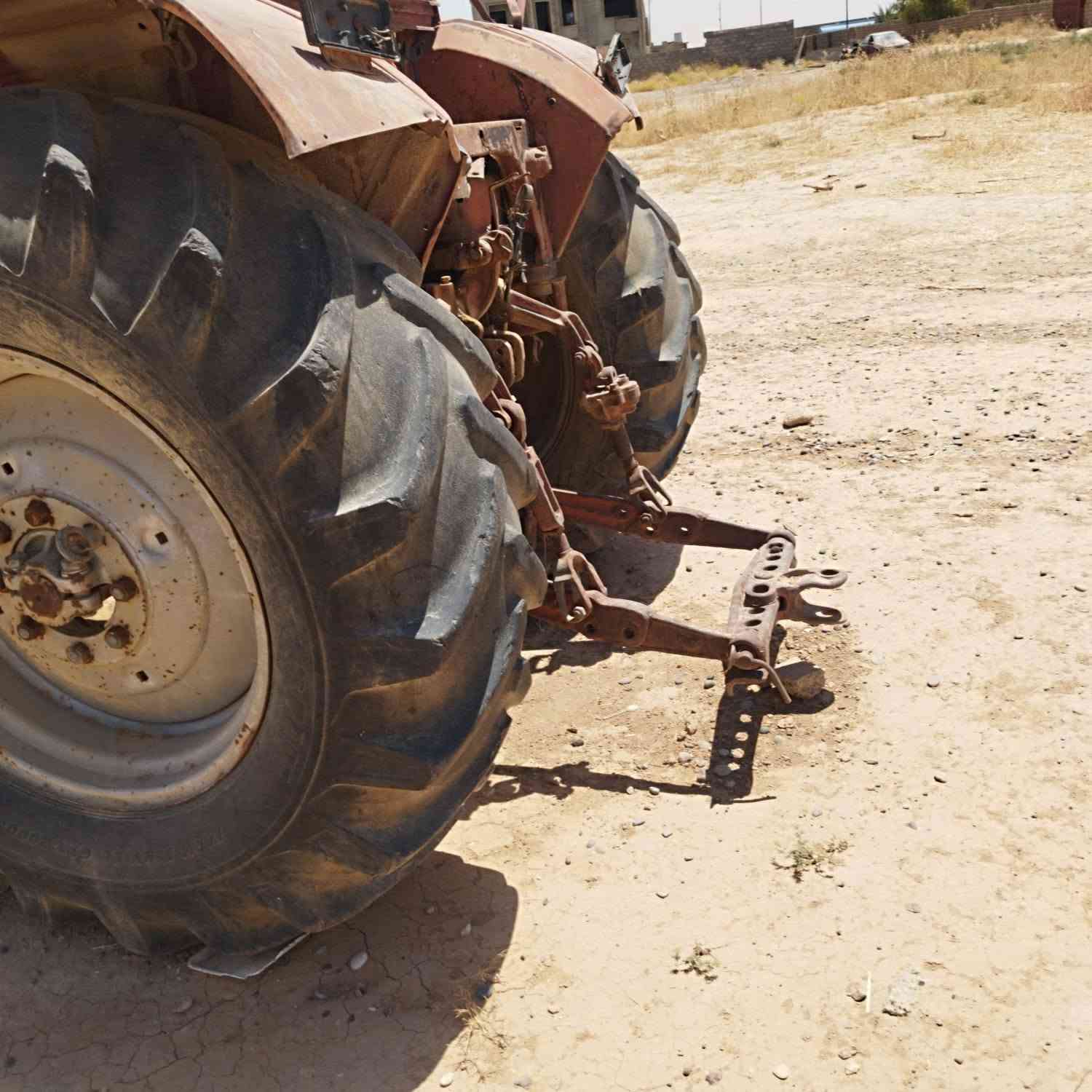 سلام عليكم مكلف بالنشر
للبيع تركتر روسي بلروز 2003 ويل رصاصي ستيرن بور  شغال هودرليك 
مع دسك بذارة عشرة صاج شغل الموصل شغل ذنون  ***********
