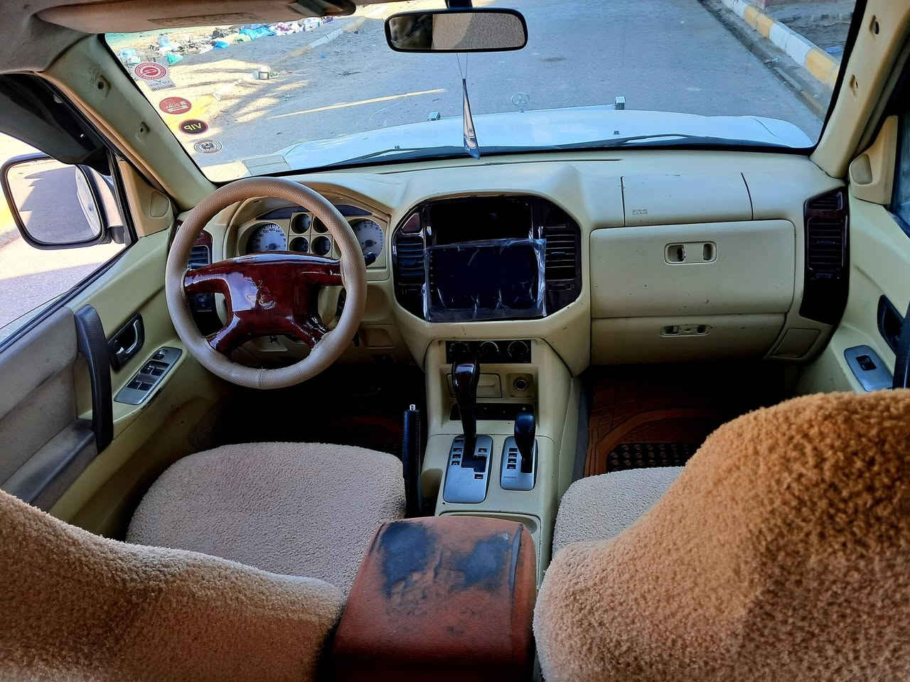 باجيرو٢٠٠٧ جاهزه من كلشي مابيها نقص مكينه ٢٥٠٠محور سياره بيها تجيه عنوان سماوه السعر ٦٧ بي مجال شراي اتصل وتدلل ***********
