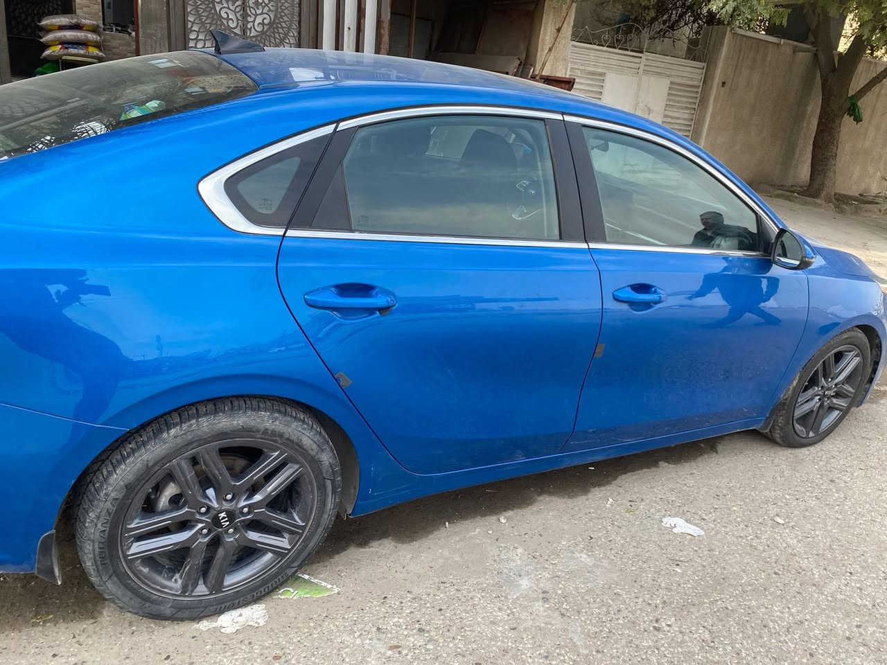 فورتي ارزك 2021 للبيع فقط
بجم كبس شركة مملعوب بي نهائياً حادث مرفق والسونار موجود
كير محرك مكفول من الفتح وتبديل 
محرك 2000 دوش 
فول مواصفات عدة البصمه وكشن مخمل 
العنوان بغداد الشعب 
السعر 150 
الرقم ***********
