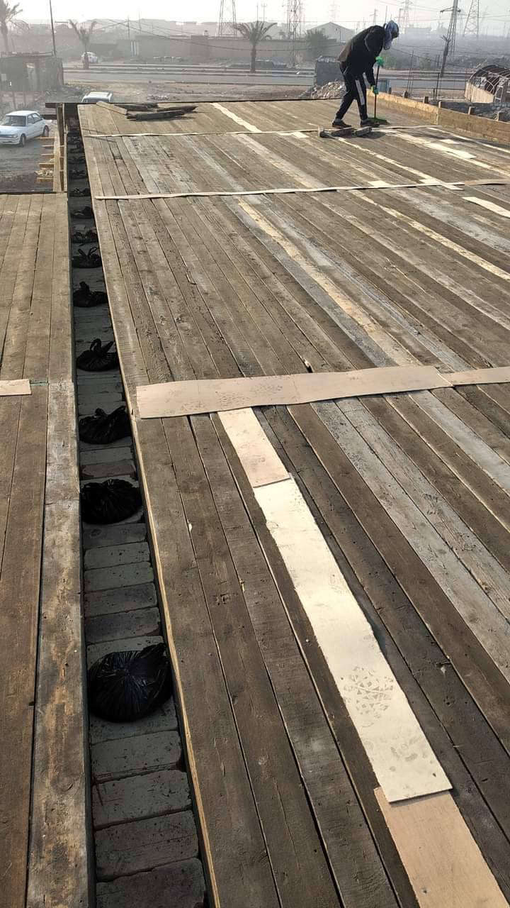 مكتب الملتقى للمقاولات وبناء الدور السكنيه بالحاضر فقط ( بكادر إيراني متكامل ) عن بناء 
بناء دار تشطيب ( بالنقد ) 200 متر طابق واحد نقد 65 مليون تؤخذ على شكل دفعات لحين انتهاء العمل اي المبلغ المسحوب من صاحب الدار يكون اقل مما موجود على واقع الأرض
دار 300 متر المبلغ الكلي 85 مليون 
250 متر 75 مليون ( ملاحظه /// التشطيب لايشمل الجرانيت والمرمر فقط بورسلين )
1. الكهرباء الفنار السعودي والماء سمارت والمجاري البركه
2. لوح ط جداري والأرضيه بورسلين شركة أيفا والعمل يكون بكادر ايراني
3. لباخ البيت كاملآ يكون نظام المساطر للبيت كاملآ
4. شبابيك المنيوم درجه متوسطه
5.حدل الأرض بالسبيس ماقبل وضع الأرضيه 
6. لباخ وجه البيت فقط.
 
  ( هيكل فقط )سعر بناء  القطعه ال 200 متر ( 35 مليون) 
بيت( 100 متر) هيكل السعر (23 مليون ) 
1. قشط التربه 10 سم
2. فرش التربه بطبقة تراب وحدلها بالحادله الضلفيه 
3. فرش طبقة سبيس وحدلها بالحادله المطاطيه 
4. رباط ارضي تسليح 8 خطوط شيش أيراني 
5. طابوق الاصلاح 
6. فريمات فقط دون جراجيب 
7. صب السطح كونكريت شيش أيراني بأبعاد ٣٠ سم
8. أسمنت الدوح + حصو غريبه + رمل الزبير
9. صب بم 
10. سياج خارجي + دنك باب خارجي
11. بيتونه
12. شتايكر
ملاحظه / تؤخذ المقدمه من صاحب القطعه على شكل دفعات لحين انتهاء العمل.

 

مكتب الملتقى للمقاولات/ ناصريه / قرب المعهد التقني 
***********
