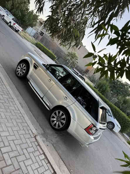 رانج روفر 2011 خليجيه استلام شركة 

السياره جديده جدا مكفوله من كلشي 

بدون صبغ بدون بارد 

فول موصفات 

فتحه بصمه شاشه فور ويل 

جكات تخم تاير جديد 

محرك كير بشرط 

رقم شمالي بااسمي 

دواخل مشمشي 

لايت زينون متحرك 

محرك HSE بدون سوبر 

السياره جديده جدا ماتتقارن بغيرها 

ماشيه 100 كم حقيقي 

السعر 175 

مكاني بغداد السيديه 

***********
