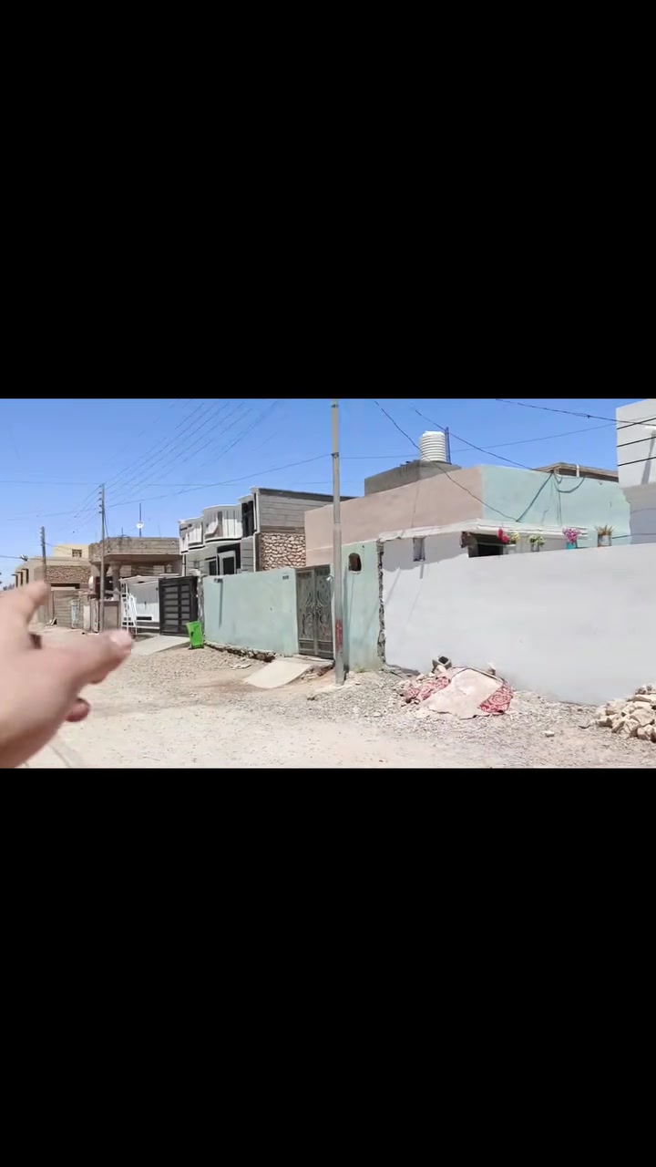 بيت غرفتين وصاله ومطبخ وحمام وديوان بيت غرفتين مساحه البيت 200 مكان هيت حي البكر مدرسه مطلع الفجر  بيت طابو ماشيه بي معامله كامل ‏  رقم الهاتف واتساب ‪***********‬‏

