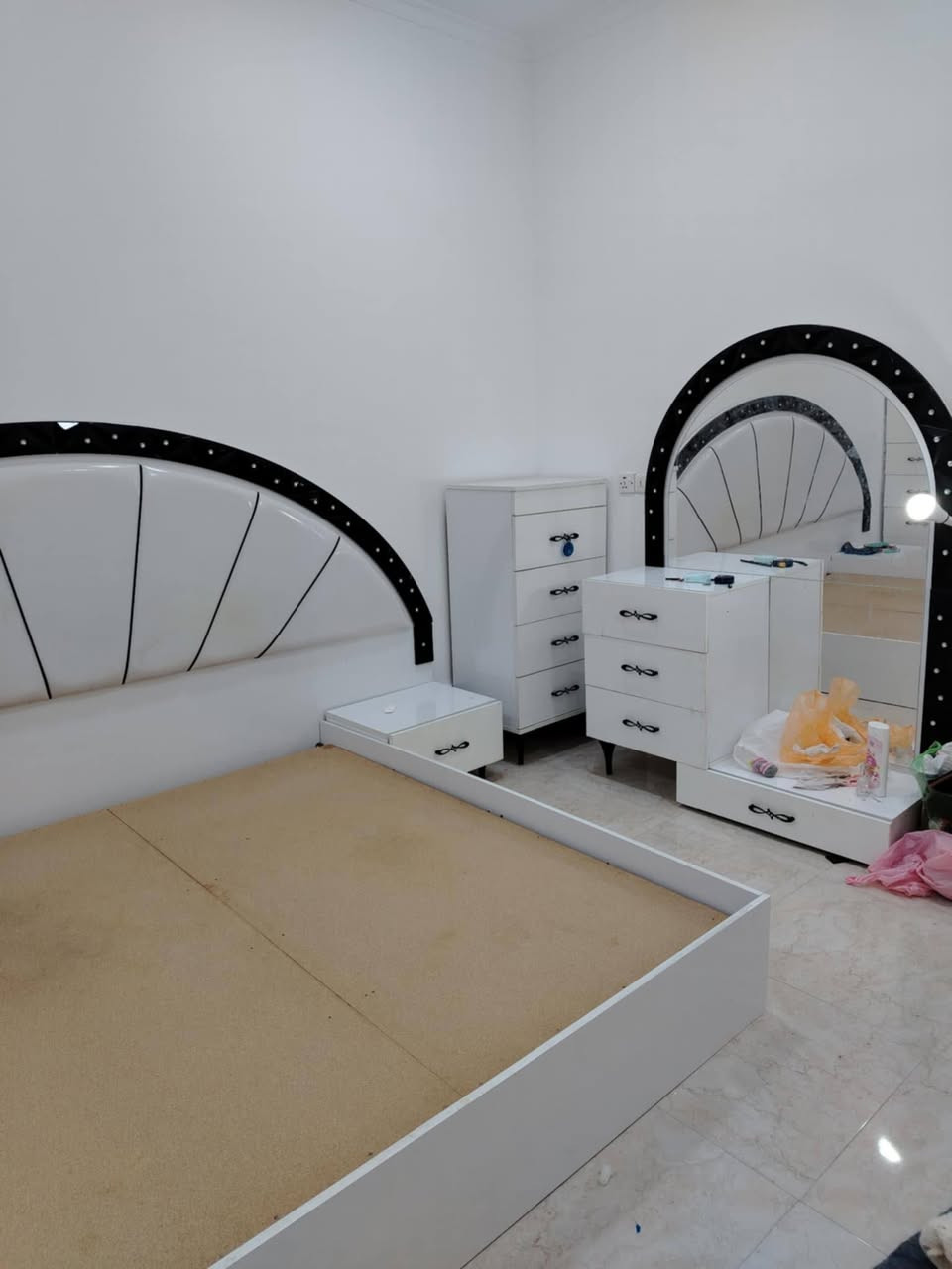 غرفة تركي للبيع
نوع الخشب ثكيل مو سوكي
٨ قطع مابيها اي ضرر
للاستفسار المراسله على الخاص او الاتصال على الأرقام التالية
***********
***********
