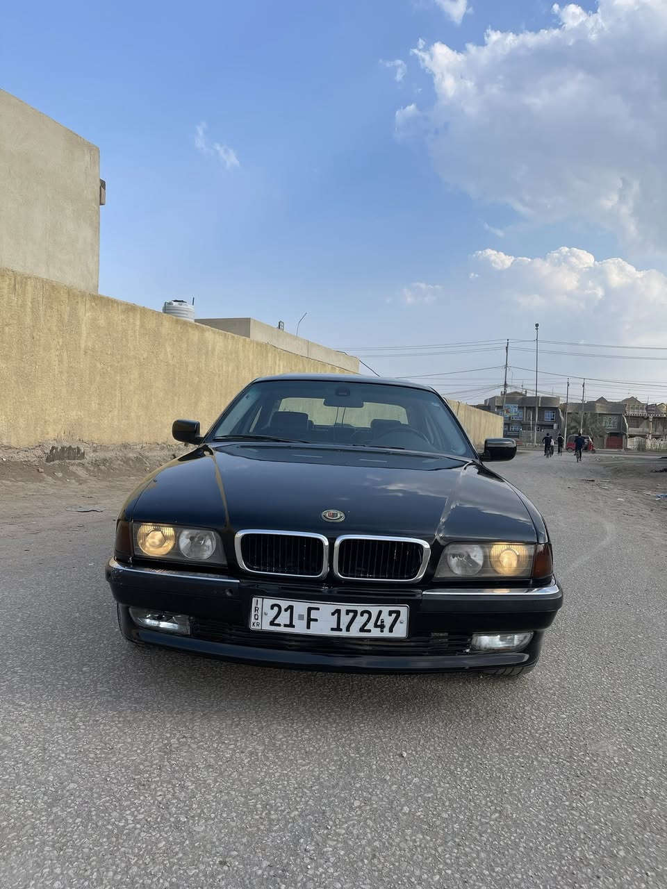 خفاش 740i أصل
موديل 95
فول مواصفات
فتحه سقف
كشنات وستيرن كهرباء 
لون اسود 
رقم دولي سليمانيه 
تخم تاير جديد 
الحداديه بيه ضعف
مكينه 8 سلندر 
كير تمساح 
سعر 65$
وكاله تحويل ثاني يوم 
مكان السياره بابل-قضاء القاسم 
***********
