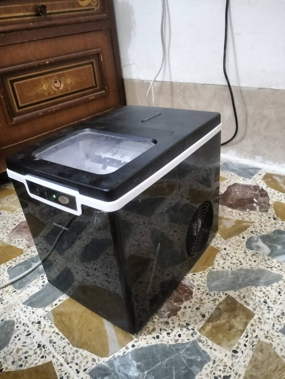 جهاز صنع مكعبات الثلج جديد السعر 45 الف دينار
العنوان 
حي الشهداء  جيران صالون ريماس
بالقرب من اسوا سلام 
تخلي ببت طارق الگرمان بظهرك وتطلع عدل
رقم الموبايل ***********
ابراهيم حسن الصالح ابو بسام
