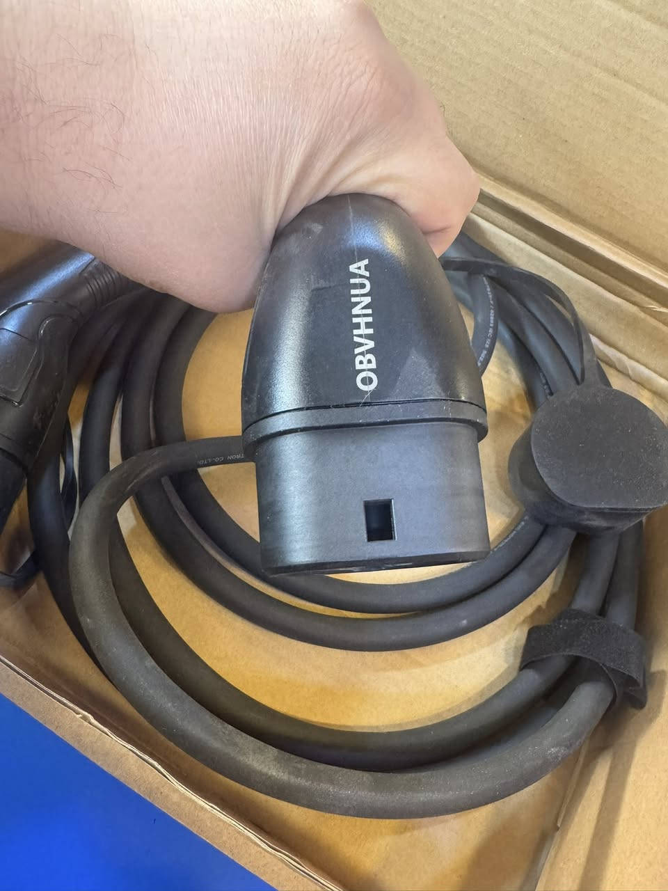 كيبل توصيل او سيار للشحن
توصيل شاحن للمولات او سيار توصيل اخاف الكهرباء بيعده ما توصل هذا يعتبر توصيل او طول الواير مال شحن جديد

*********** 

توصيل موجود مكاني بغداد السعر 45
