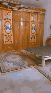 السلام عليكم غرفة اخشاب عراقيه مستعمله اربع اشهر بعدهي جديده السعر 900ومابيهه مجال ***********
