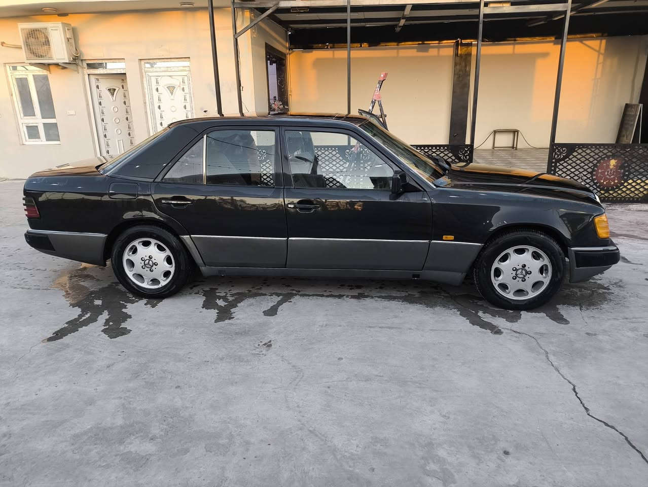 سلام عليكم مارسيدس دب 91 بغداد مشروع وطني بغداد 
سياره بسمي تحويل ثاني يوم تعمير جديد صبغ لجماليه مكينه 3000 خير من الله حداديه جديده تخم تاير جديد بس غرفتها تعبانه كلش قواعد دبل وحده مصلحه بس تصليح مضبوط سنويه ل2027 مكاني ديالى بعقوبة لاتصال *********** مامتواجد على الفيس
