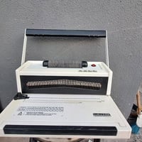 وبركاته للبيع أغراض مكتبة بحالة ممتازة واستعمال قليل جداً:  🔹 جهاز كبس...