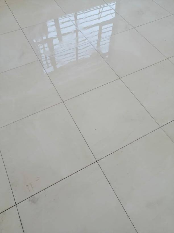 السلام عليكم خلفه جدران وارضيه متفرغ هذا رقمي ***********
***********
