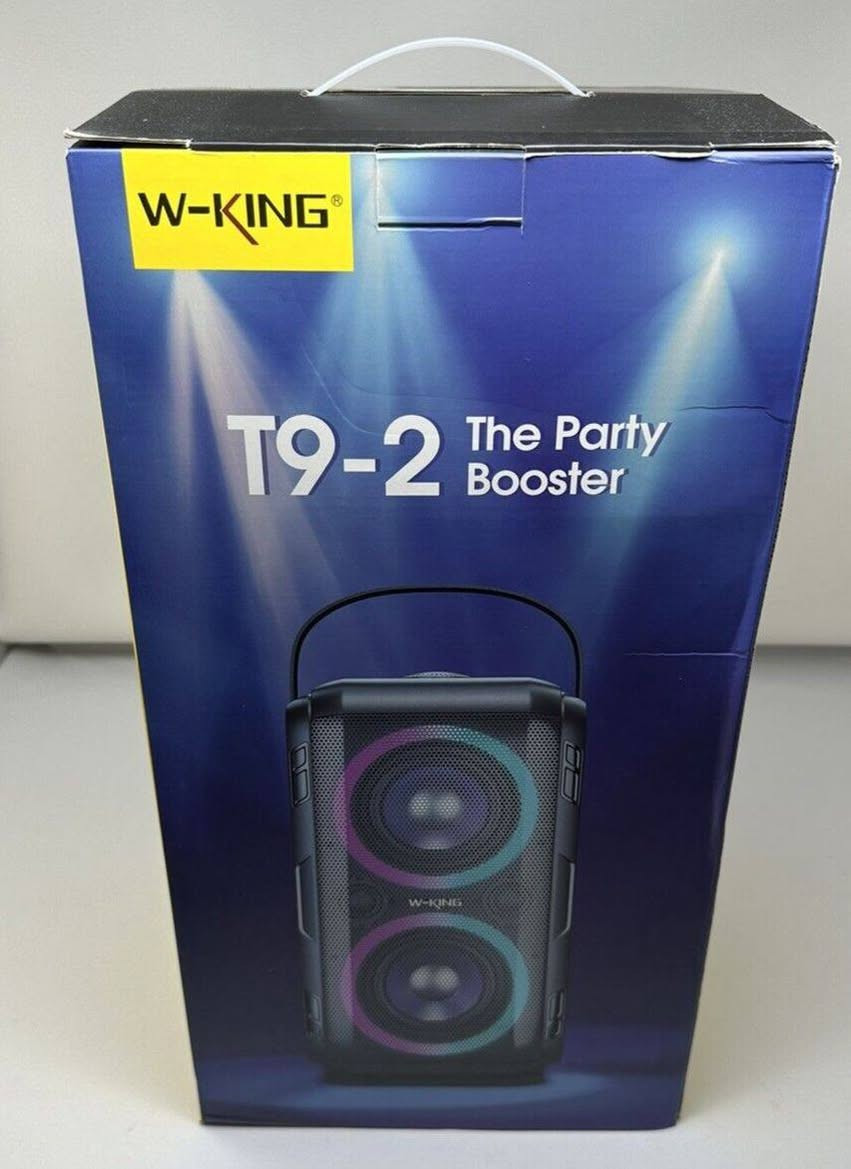 مكبر صوت محمول من إنتاج شركة W-KING، وتحديداً الموديل T9-2، المعروف أيضاً باسم "The Party Booster". 
Amazon.ae
Amazon.ae
 +1
المميزات والمواصفات الرئيسية:
قوة الصوت: يتمتع بقدرة خرج تصل إلى 80 واط، ويوفر صوتاً قوياً يصل إلى 105 ديسيبل بفضل تقنية DSP المدمجة.
الاتصال: يدعم تقنية Bluetooth 5.3 لاتصال سريع ومستقر، بالإضافة إلى خيارات تشغيل عبر بطاقة TF، ومنفذ USB، ومدخل AUX.
الإضاءة: مزود بأضواء RGB ديناميكية (ديسكو) ملونة بسبعة أوضاع مختلفة تتزامن مع الموسيقى لخلق أجواء احتفالية.
البطارية: يحتوي على بطارية بسعة 10000 مللي أمبير إلى 12000 مللي أمبير (حسب الإصدار)، مما يوفر ساعات طويلة من التشغيل المستمر.
ميزات إضافية: يدعم خاصية TWS التي تتيح ربط مكبري صوت معاً للحصول على صوت ستيريو مزدوج. 
Amazon.ae
Amazon.ae
 +2
معلومات إضافية:
يأتي بتصميم متين مع مقبض لسهولة الحمل، مما يجعله مناسباً للحفلات الخارجية والمناسبات.
يتميز بوجود زر دوار مخصص للتحكم في مستوى "الباس" (Bass) لتخصيص الصوت حسب الرغبة. 
Amazon.ae
Amazon.ae
 +1


**إذا كنت صاحب هذا الإعلان وتريد حذفه لأي سبب، رجاءا أرسل رسالة إلى الدعم الفني**