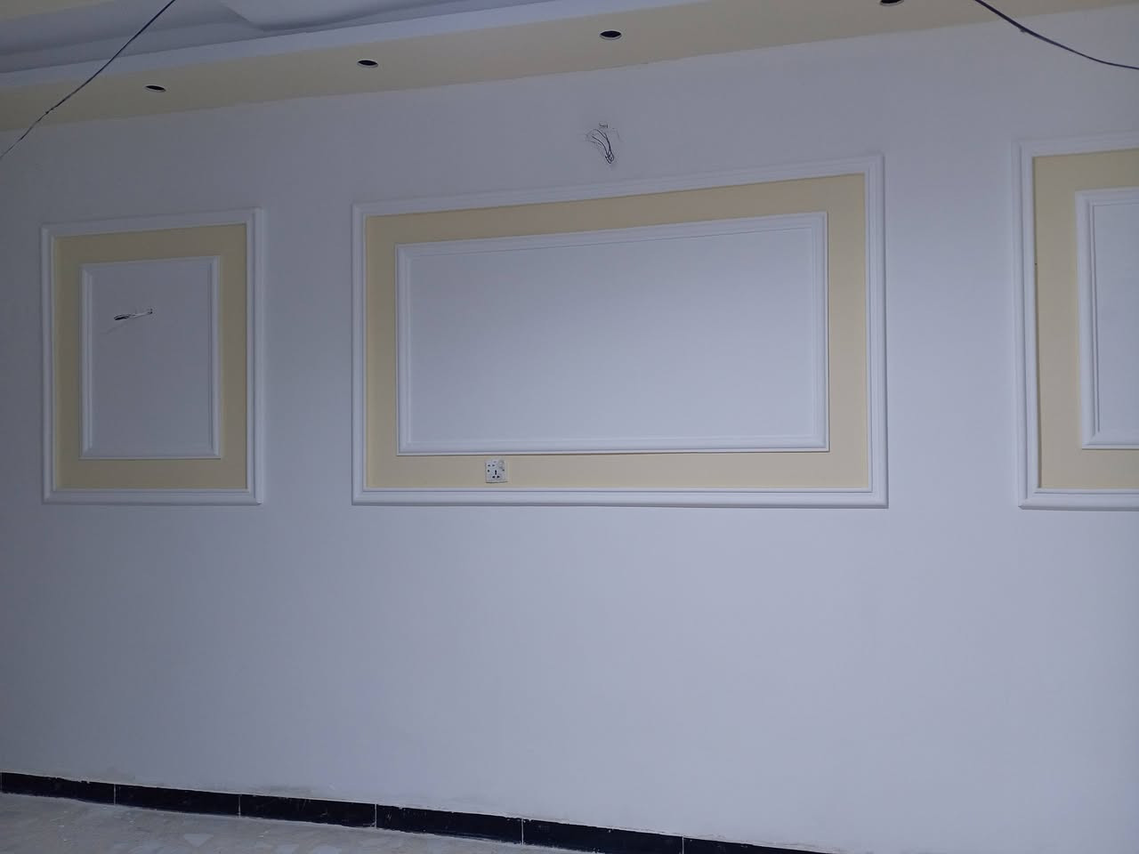أنسب الاسعار..
عمل وتصميم كافة الديكورات الجبسيه والبديل رخام وبديل الخشب 
1_ سعر المتر طول ٣٠ الف يشمل تصليح وتثقيب وتسليك فقط

2_ سعر المتر الطولي ٣٥ الف يشمل تصليح وتثقيب وصبغ

3_سعر المتر طول ٤٥ يشمل الصبغ والكهربائيات كرستا وعمل

4_سقوف ثانوية+ اشرطة بلاستك 

5_سحبات لوحات

سيد علاء العسكري واتساب
بغداد فقط

***********
***********
