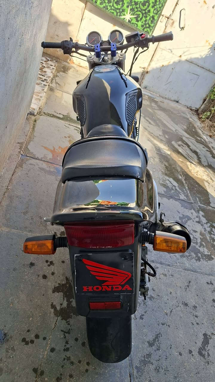 سلام عليكم/سيبي فور 400جيل اول 16ولف كفاله مكينه وكير ومابيه كل نقص صالنصه رياضي ستيرن رياضي  لايت زنون اوراق كامله السعر 13ونص وبيه مجال مكاني بغداد والشراي يتصل ***********
