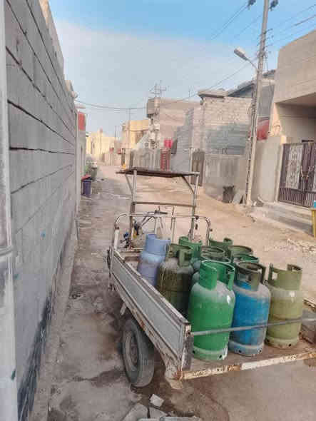 السلام عليكم. توفرت عندنا قطعه ارض بمساحه 132 بالجزيره الفيروزيه تبعد عن الاربع سائدات 300 متر متوفر معي كهرباء مدارس اسواق طابو الصرف الزراعي باسم عراقي السعر 38 وبي مجال الرقم *********** البصرة
