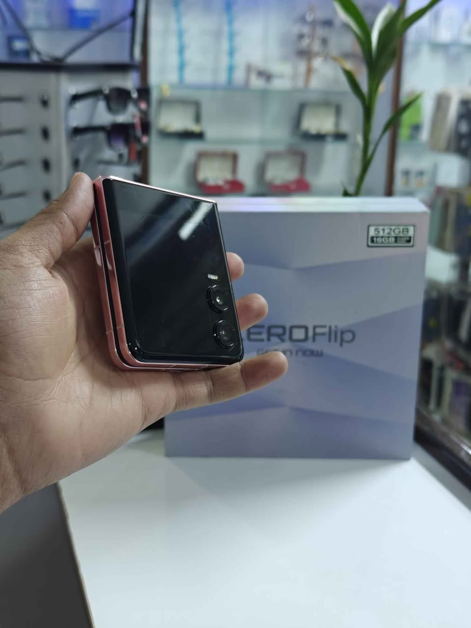 انفنكس زيرو فليب 
ذاكره 512/16
شاشه التي بي امولد 120 هيرتز 
بطاريه بقدره 4720 ملي امبير شاحن 70 واط 
كاميرات قويه جدا بقوة 50+50ميكا بكسل فديو4K
للبيع او المراوس السعر 350 الف 
الجهاز مكفول من الصيانه ملحقات كامله 
مكاني بابل المحاويل للاستفسار *********** المصيب, بابل
