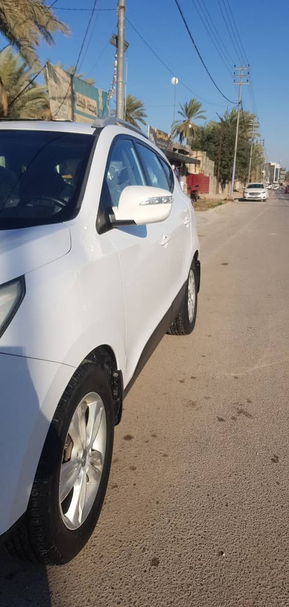 السلام عليكم
للبيع توسان ٢٠١٣ خليجي رقم بغداد

محرك ٢٠٠٠ دووش بلادي كير بلادي
كفالة من الصبغ والحادث مكان السياره كربلاء  الاستفسار ***********
