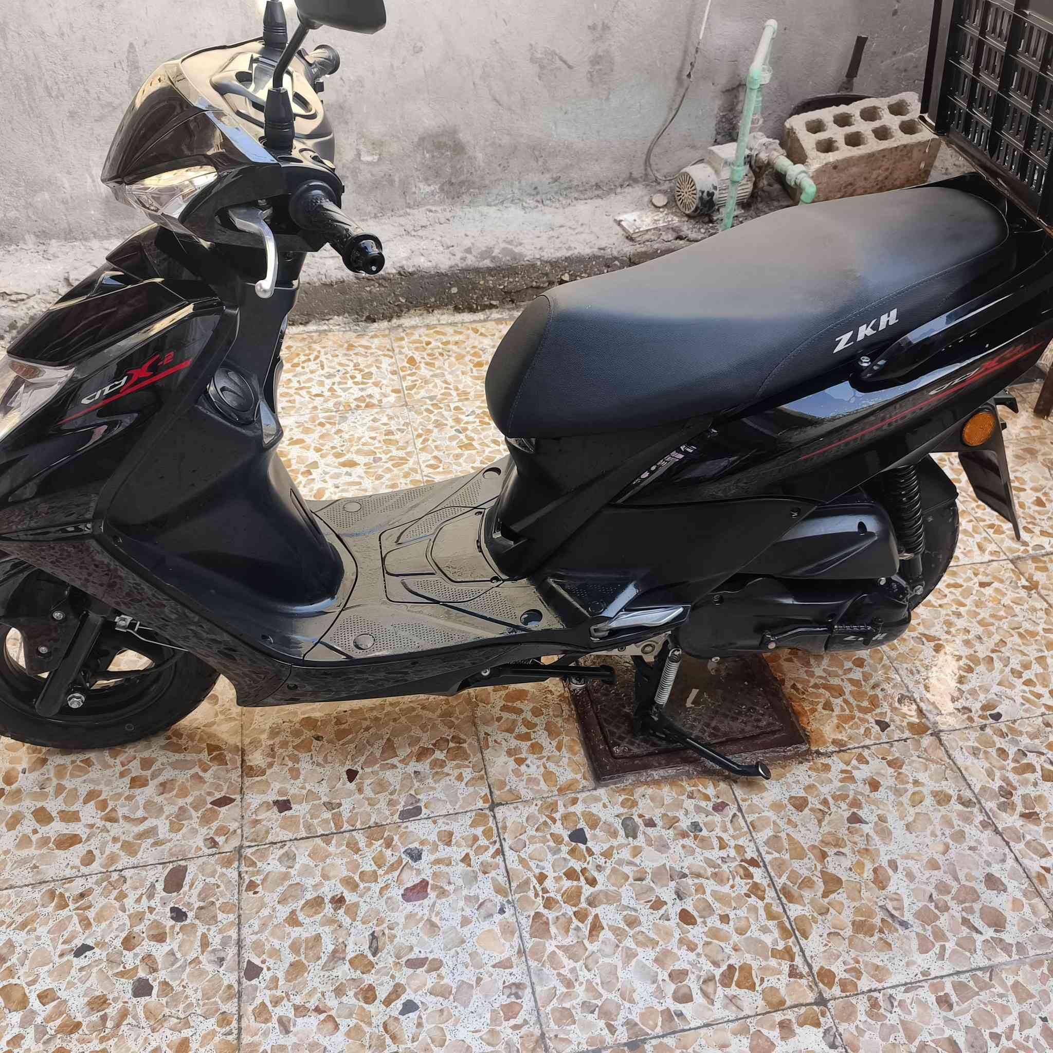 سكنس فحل
سكنس فحل  ياباني صارلهة ٣ أشهر من طالعه من المعرض ما بيهة نقص برغي بعدها جديده الدراجه محرك ياباني ياماها مكفوله من كلشي سعر مليون و 100 موجود فيس و  *********** عنواني كربلاء حي العسكري
