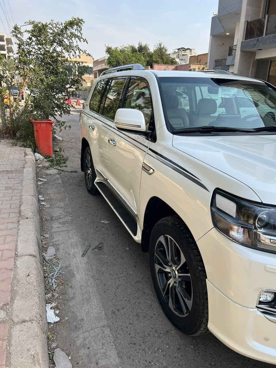 سلام عليكم 
للبيع لاندكروز 2020
ساز اصل
V6
كفالة عامة 
رقم بغداد ب اسمي
سيارة ماشية 48,000 km
السعر 570
مكان بغداد الحارثية


**إذا كنت صاحب هذا الإعلان وتريد حذفه لأي سبب، رجاءا أرسل رسالة إلى الدعم الفني**