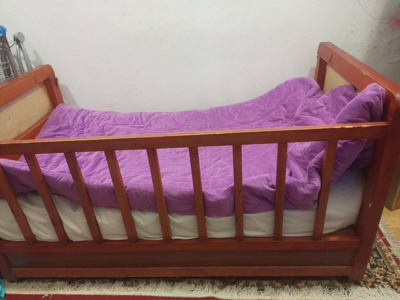 قريولة اطفال  خشب حطاطة   قياسها الطول ١٦٠ العرض ٨٠ تكفي من عمر عمر يوم لل ٧ سنوات  بس محجرها واحد فاصلي و موجود  كامل السعر ٧٠ وبيها مجال


**إذا كنت صاحب هذا الإعلان وتريد حذفه لأي سبب، رجاءا أرسل رسالة إلى الدعم الفني**