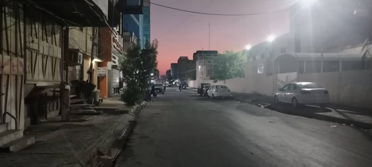 بيت بناء هيكل نضام إيراني طابق اول صاله كبيره واستقبال ومطبخ وتخاريج طابق ثاني ثلاث غرف نضام سويت البيت اساس كونكريت الصقوف شيلمان وصب ١٠ سنتم البيت عوزه ترميم فقط العنوان الجديدة الولئ مقابل مدرسة فلسطين سابقا حاليا مدرسه السدير الابتدائية البيت دولان وحده مساحه من الجوه ١٠ في ١٠ مربع المساحه الكليه ١٠٤ يصلح سكن ويصلح مغزن *********** ابو رضا سعر ٢٠٠
