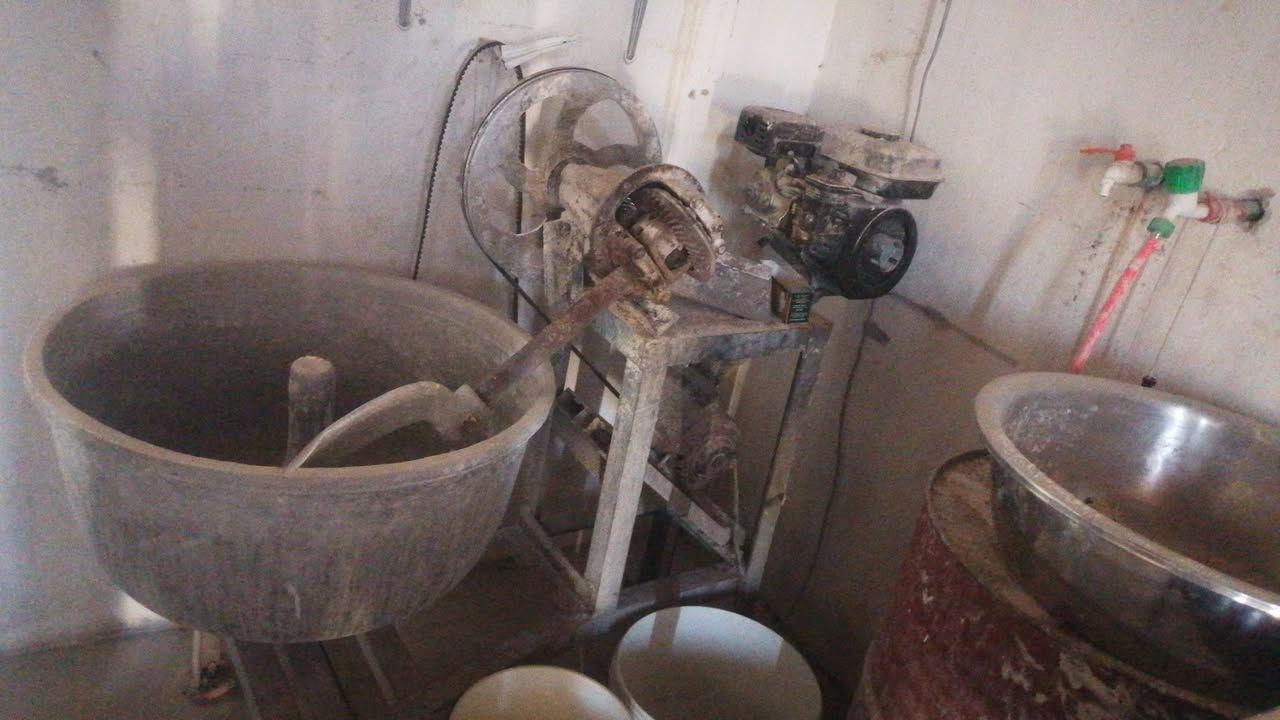 السلام عليكم غراض محل للبيع للإستفسار ***********
