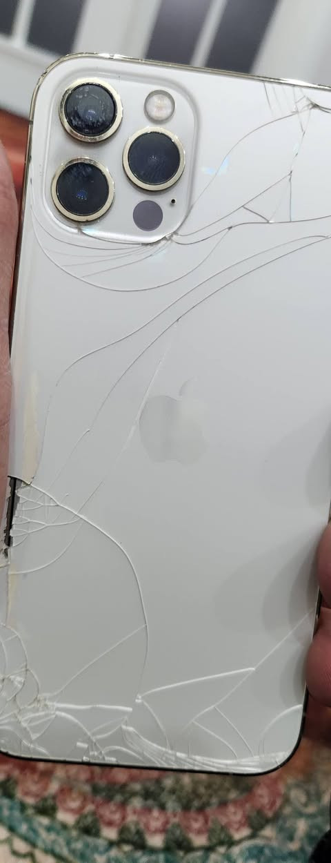 ١٢ برؤ 
١٢٨ 
تك سيم
واي فاي عاطل مع كامرة خلفيه رقم واحد
سيم كارت شغال 
سعر ثابت ١٠٠ الف دينار فقط 
اربيل قلعه تجي لعندي 
واتساب ***********
