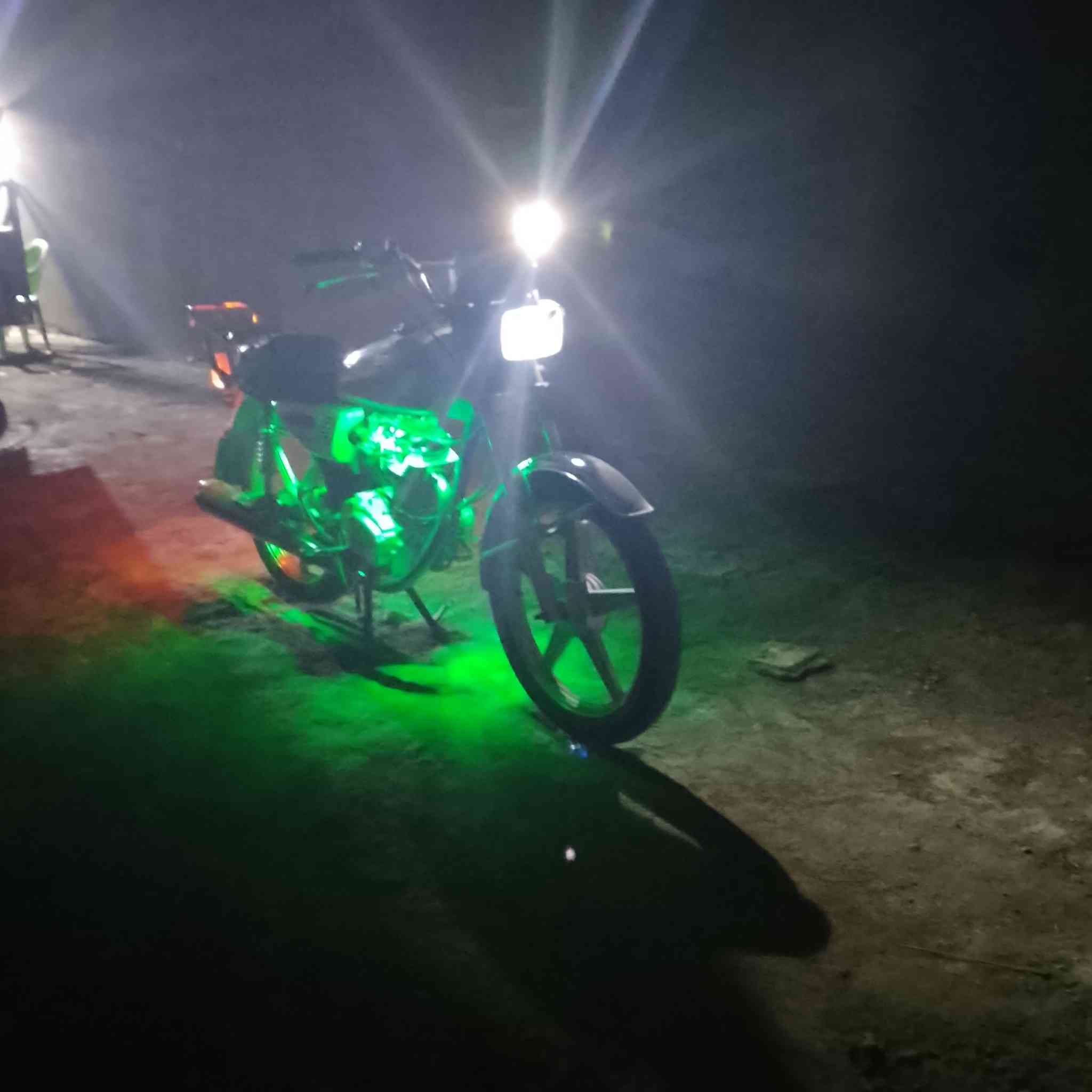 السلام عليكم شباب دراجه للبيع حلوه و نضيفه كلك  السعر خاص إذا مو شراي لاتعبني امراوس اراوس للاستفسار على الرقم ***********
