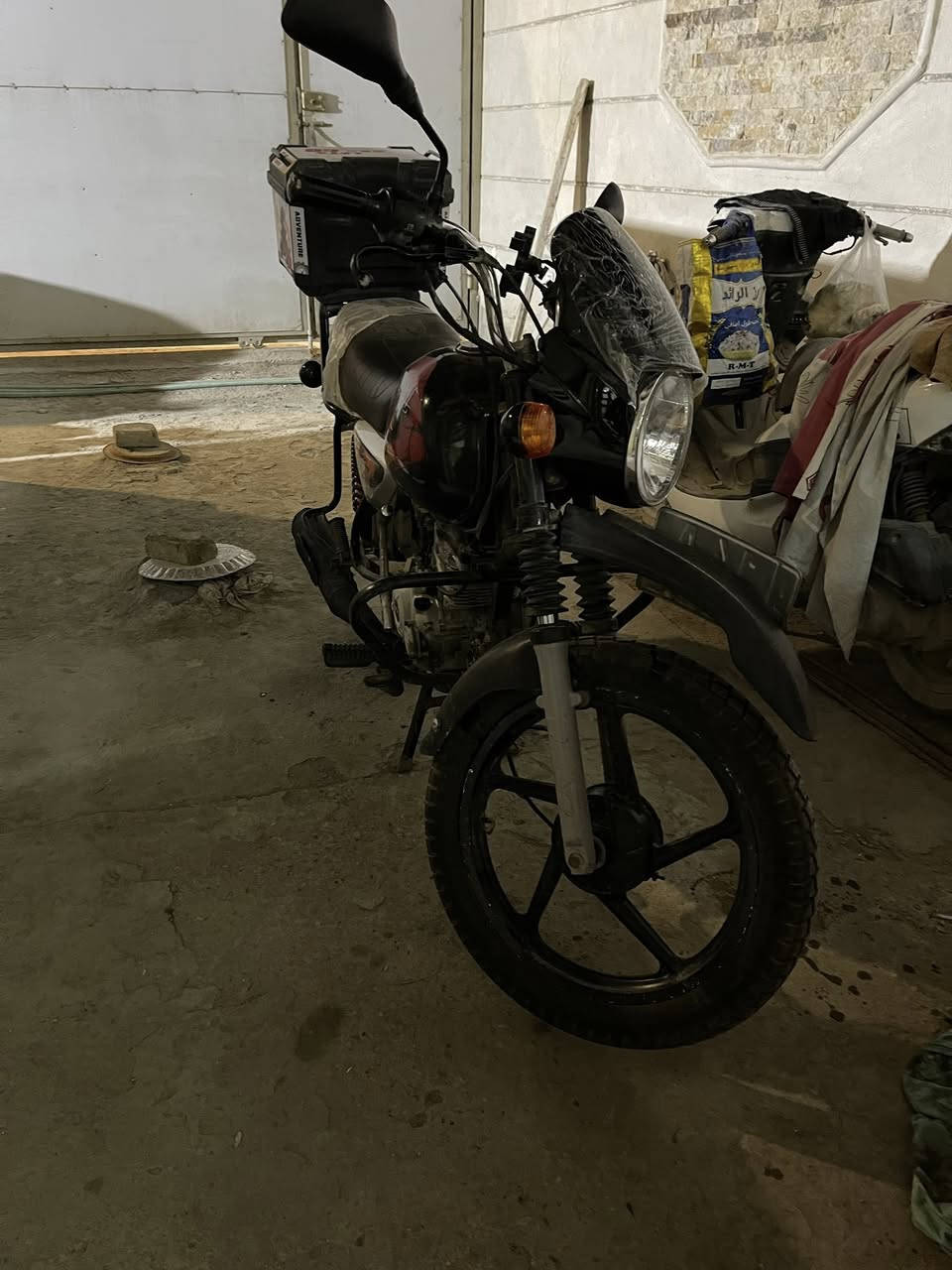 دراجه بوكسر 2019 جبلي رقم وسنويه باسمي
كشن جديد
مرايات جديدة
كفرات واجهه إماميه جديده
كابريتر جديد اصلي
دراجه تخبل كلشي ما بيها ما بيها اي نقص بس كفر صفاح ثاني طاح مني ونكسر دراجه صوتها ناعم وكلش تخبل شوفت عينك تجي تفحصها وتاخذها سلف كهربائات كلهن شغاله
سعرها 2 مليون وبيها مجال عنوان بصرة تنومه رقم هاتف ***********
