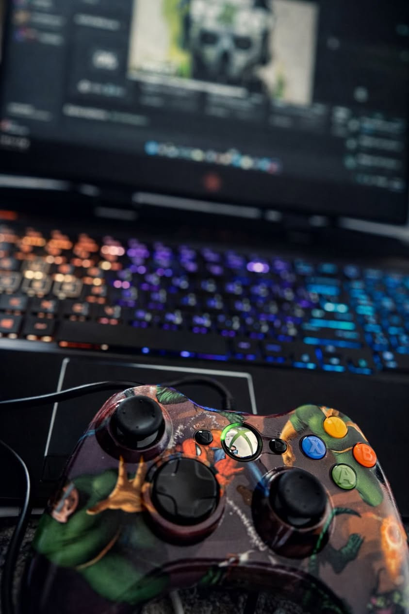 📍 السلسلة: HP OMEN Gaming
📍 المعالج (CPU): Intel Core i7 – الجيل الثامن

📍 الذاكرة (RAM): 16GB DDR4

📍 التخزين: 512GB SSD (NVMe M.2)

📍 بطاقة الرسوميات (GPU): NVIDIA GTX بذاكرة 6GB GDDR5

📍 لوحة المفاتيح: RGB Keyboard (إضاءة ألعاب)

📍 نظام التشغيل: Windows 10 أصلي

📍 نوع الاستخدام: ألعاب – تصميم – تعدد مهام

📍 منافذ: USB – USB-C – HDMI – LAN

📍 شاشة: غالبًا 15.6″ FHD

📍 التبريد: نظام تبريد OMEN
+ يدات اكس بوكس 360
+وجنطه وماوس وشاحنه مالتها الاصليه 
السعر «مليون»

***********
