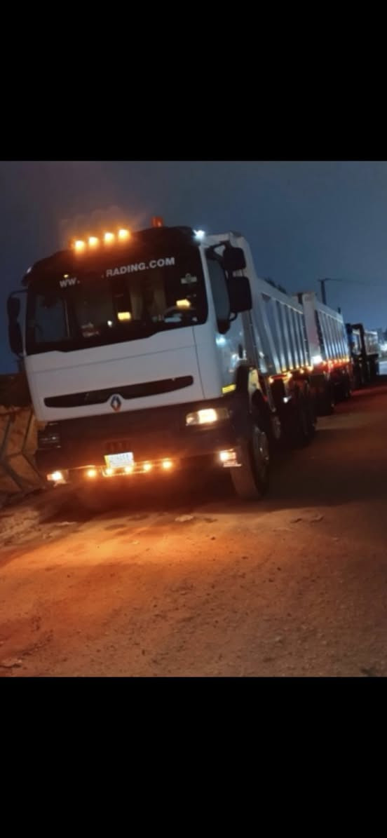 السلام عليكم للبيع سياره مكفوله من كل شي تخم تاير راس وعربانه مثبته مقطوره ٣لوحات رقم واسط بأسمي سياره فارغه ٢٦طن ذرعته ٤٦ للأستفسار ***********
