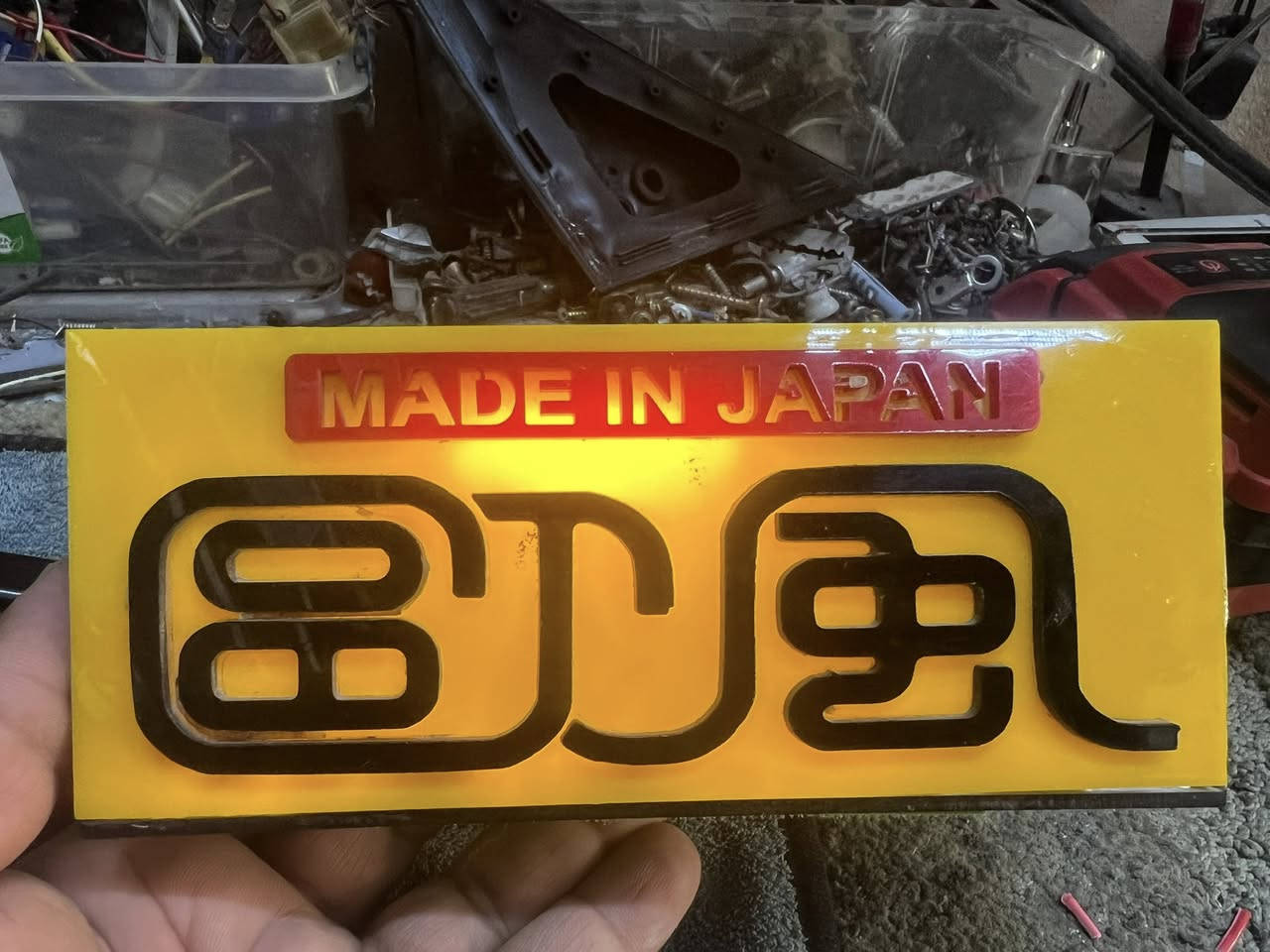 علامة تكسي بشعار اليابان نفس شكل الاصليه 
السعر 35 نجف نهاية شارع حي الشرطه 
هاتف المحل *********** 
ملاحظه هاي العلامه ضؤيه
