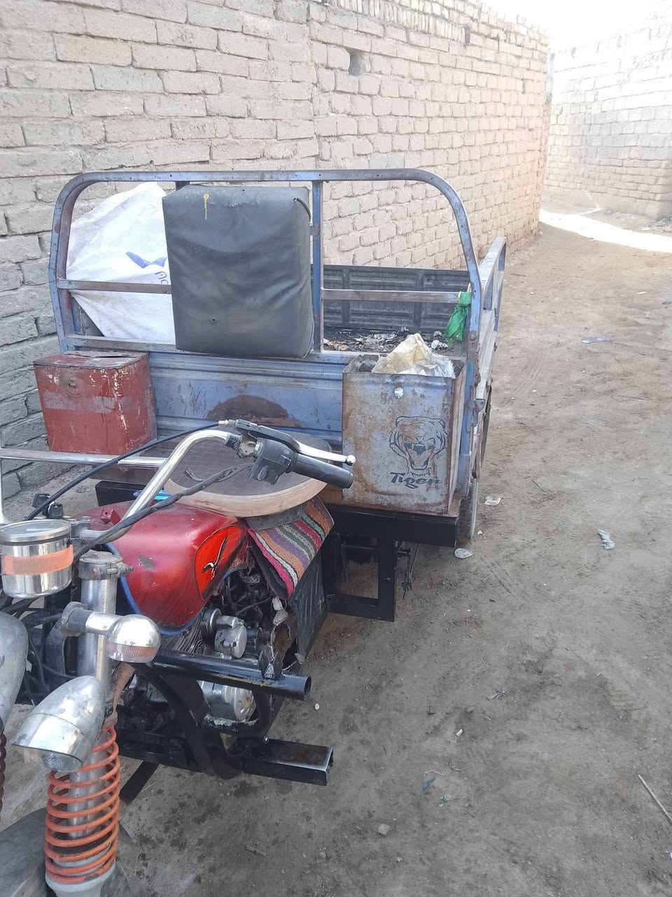 ستوته موديل ٢٠١٥ زركه كامل لل اخير تعمير كله جديد على ايدي اوراق كامله ٥ نسخ كهربائيات كلها شغاله كله جديد ضفير دشبول بك لايت كله جديدة تخم تاير مال سايبه السعر مليون و١٠٠ متواجد على فيس وهذا رقمي
*********** الستوته كاعده احلى من الصور
