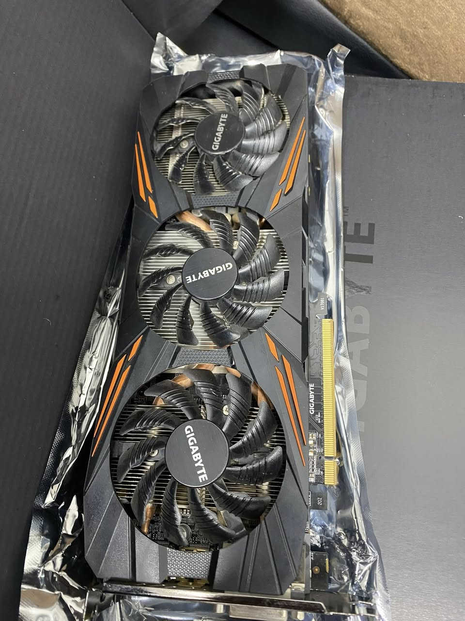 كرت شاشة 1070ti 
8g
السعر 150 الف 
الكرت حرارتة توصل 85 
مكاني زيونة ومتوفر توصيل ***********

