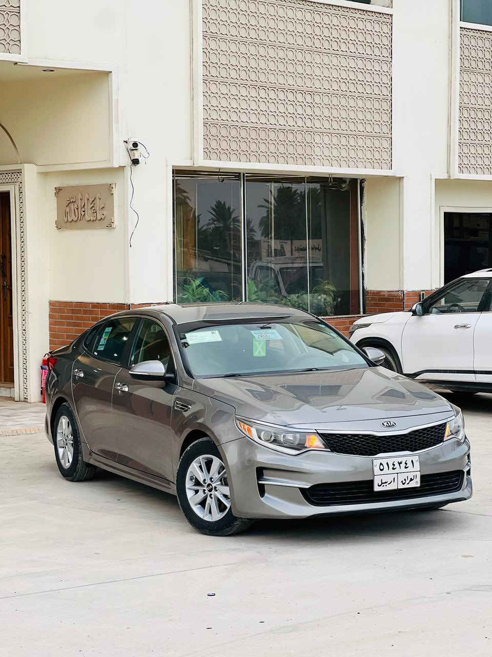 السلام عليكم اوبتيما ١٨ أمريكي السياره كلش جديده رقم أربيل تحويل او وكاله نص فول موصفات موجوده بالصور ماشيه ٩٠ مكينه مامفتوحه كير حداديه تخم تاير تبريد كله بشرط ضررها باب السايق والوره صور الضرر موجوده داخل الصور مكاني بابل الحمزه رقمي *********** سعرها ١٣٤
