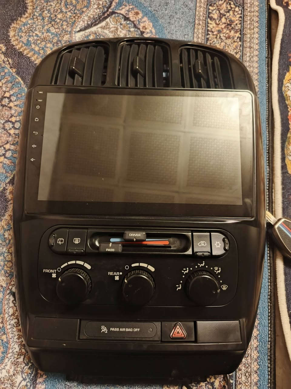 سلام عليكم شاشه مال دوج 2007 البيع كامله السعر 125الف ***********واتساب
